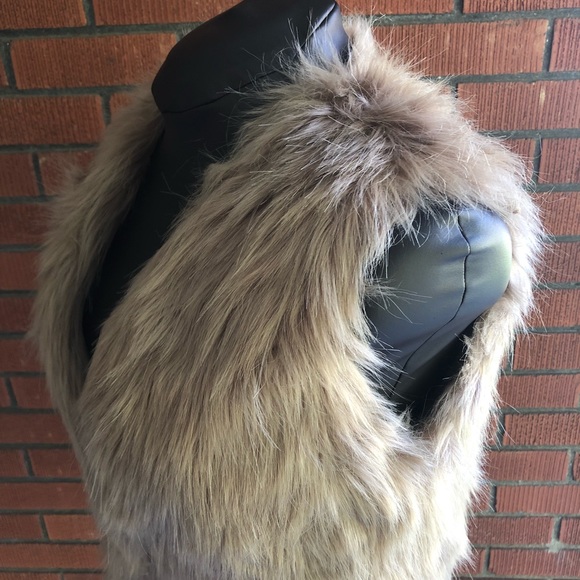 Chicwish Faux Fur Vest NWOT - Picture 5 of 8